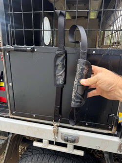 Silent chain dog lead for headboard